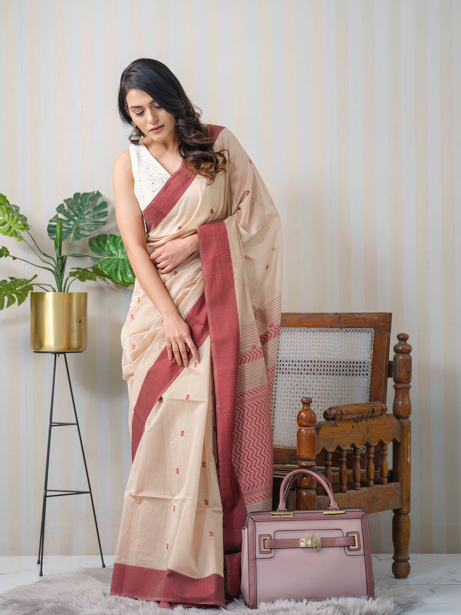 Beige Maheshwari cotton silk saree with maroon booti