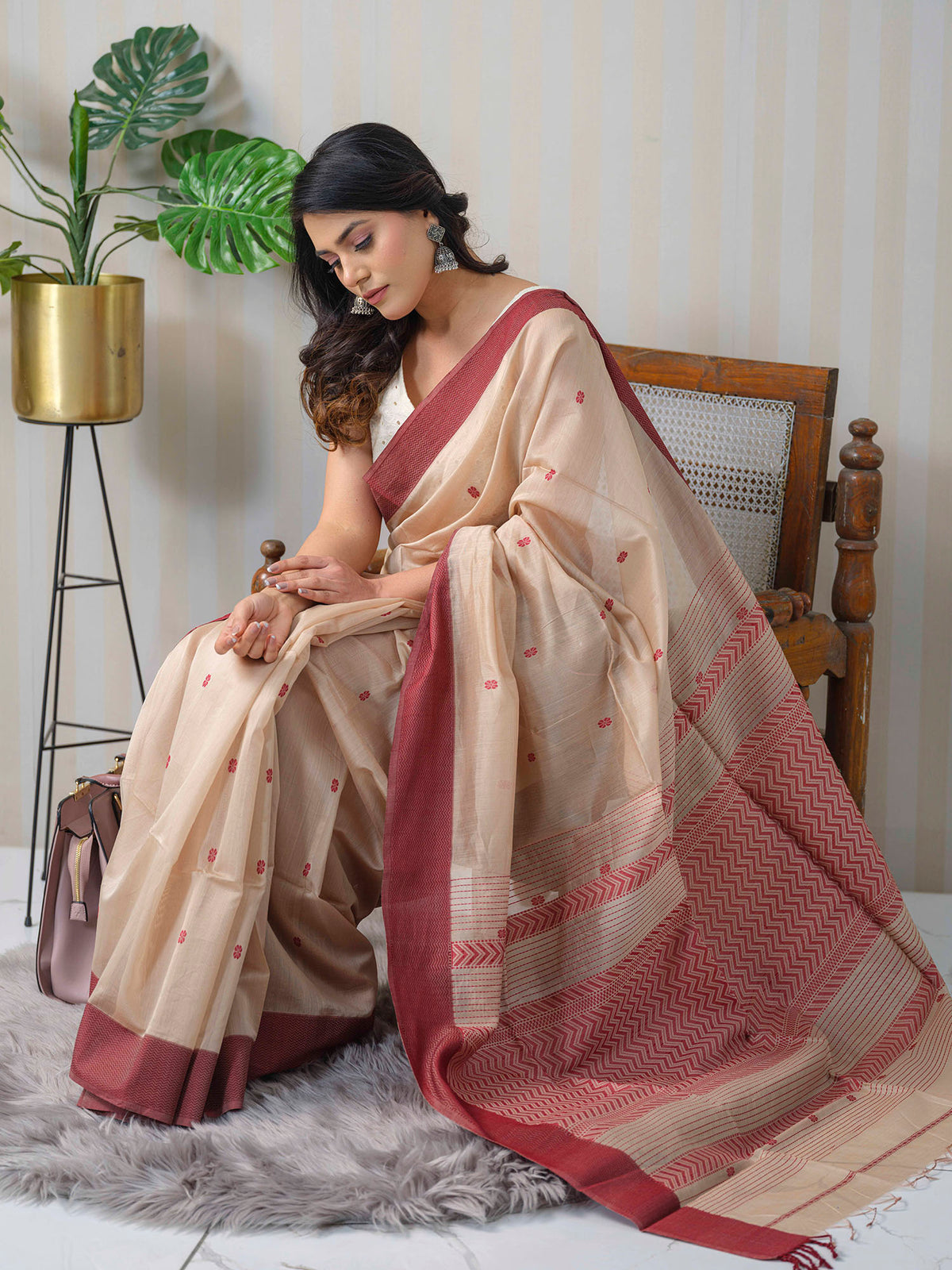 Beige Maheshwari cotton silk saree with maroon booti