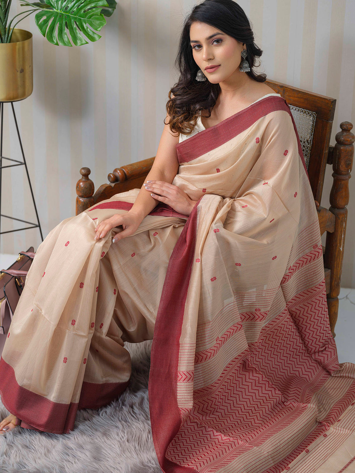 Beige Maheshwari cotton silk saree with maroon booti