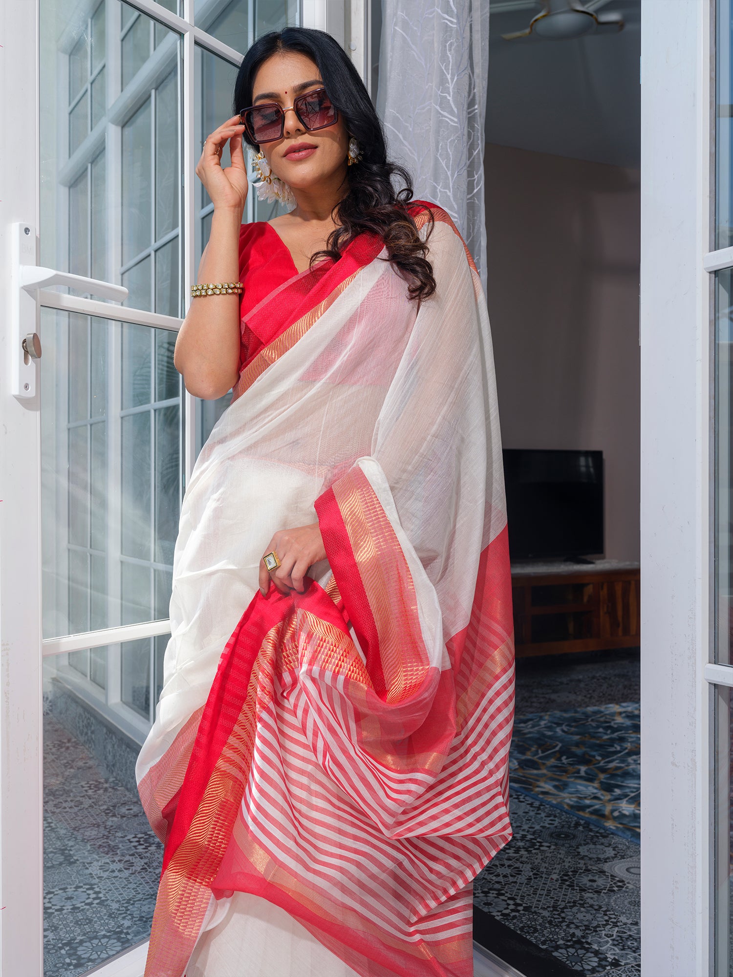 Red and White Maheswari Cotton Silk Saree