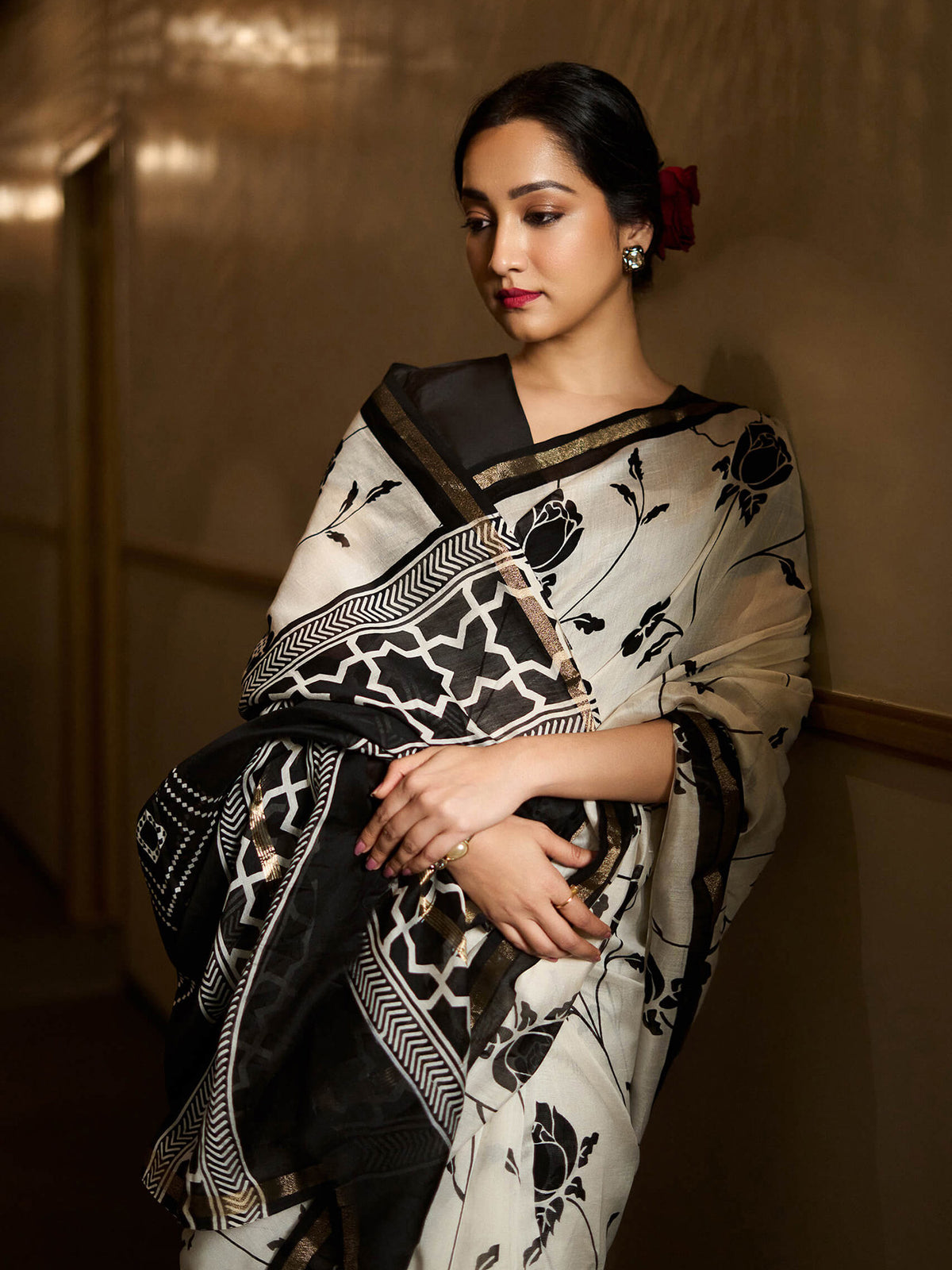 Black & White Maheshwari cotton silk saree